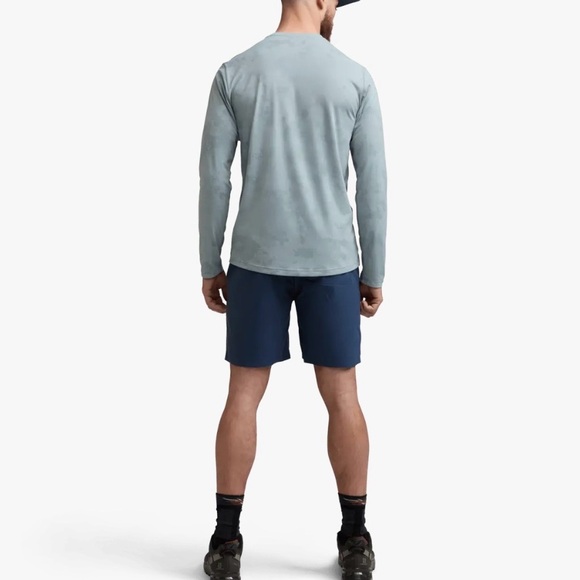 Sitka Radiant Long Sleeve Lightweight Crewneck Shirt Men's Medium Outdoor Camo - Picture 2 of 12